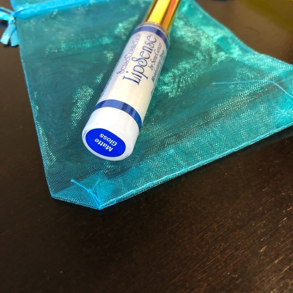 LipSense Matte Gloss - Picture 2 of 4